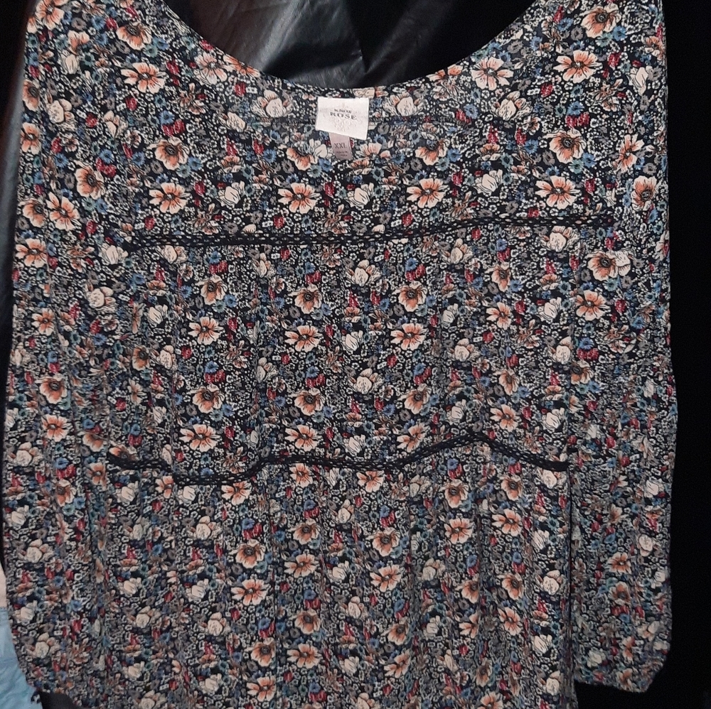 Womens XXL floral top